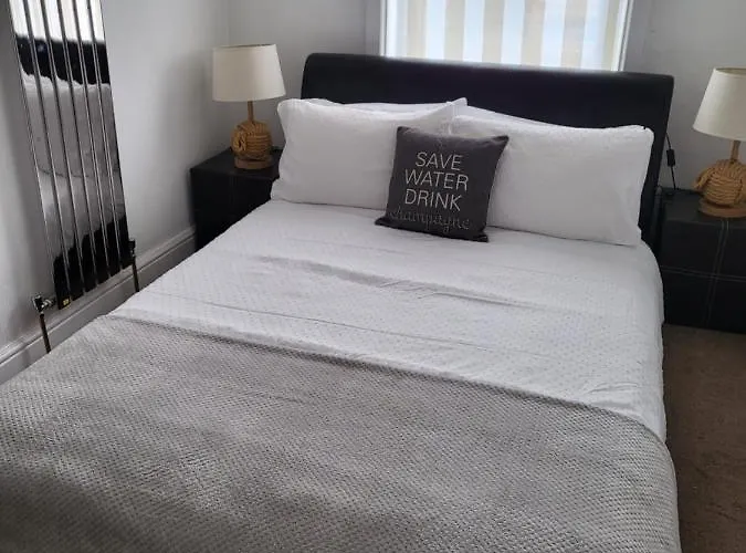 140 Bond - Holiday Home Blackpool